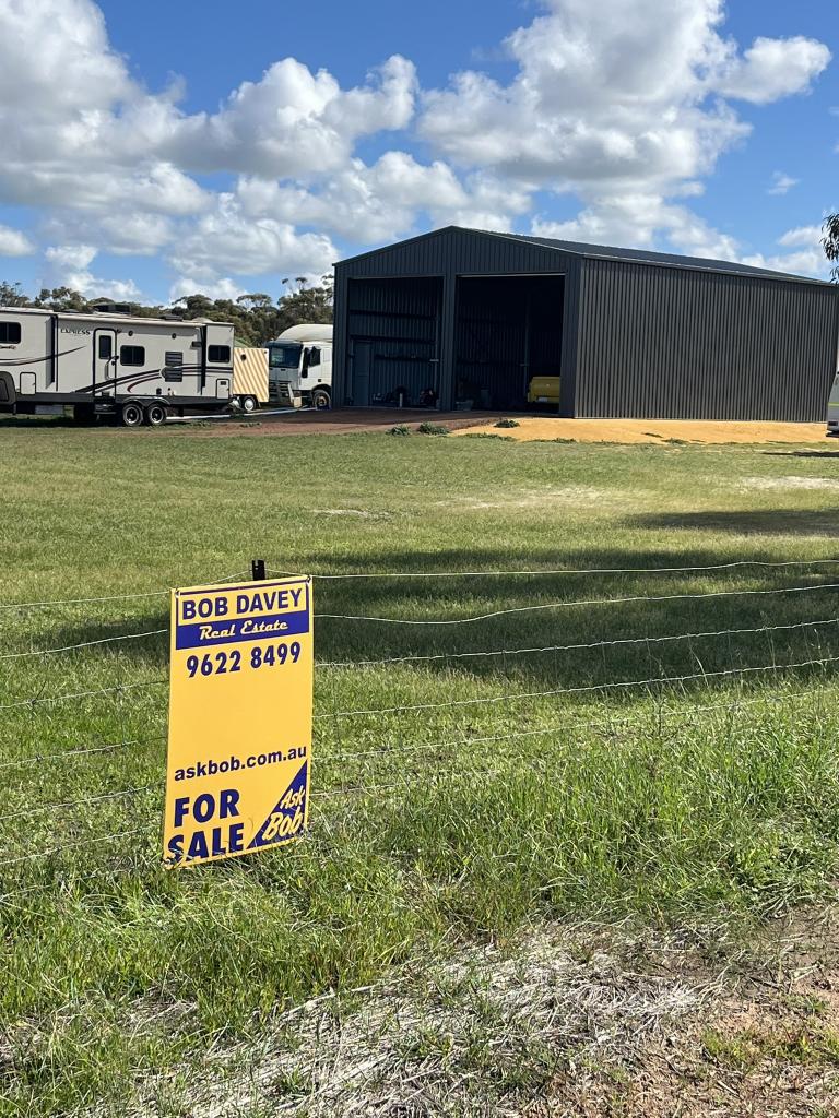 31 Bourke St, Meckering, WA 6405