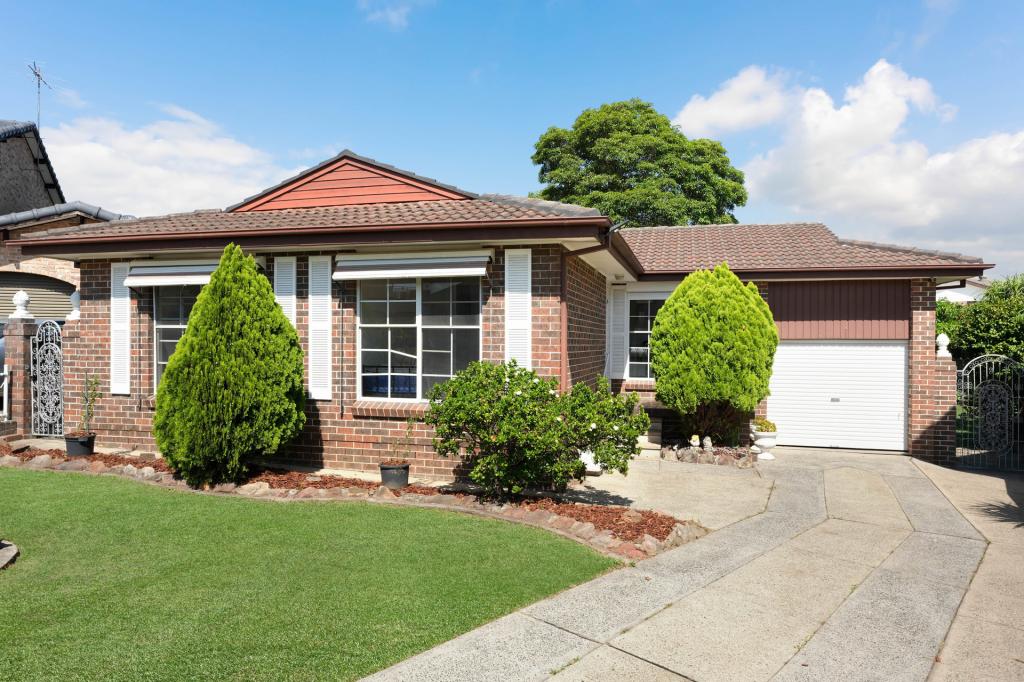 8 Fitzroy Cl, St Johns Park, NSW 2176