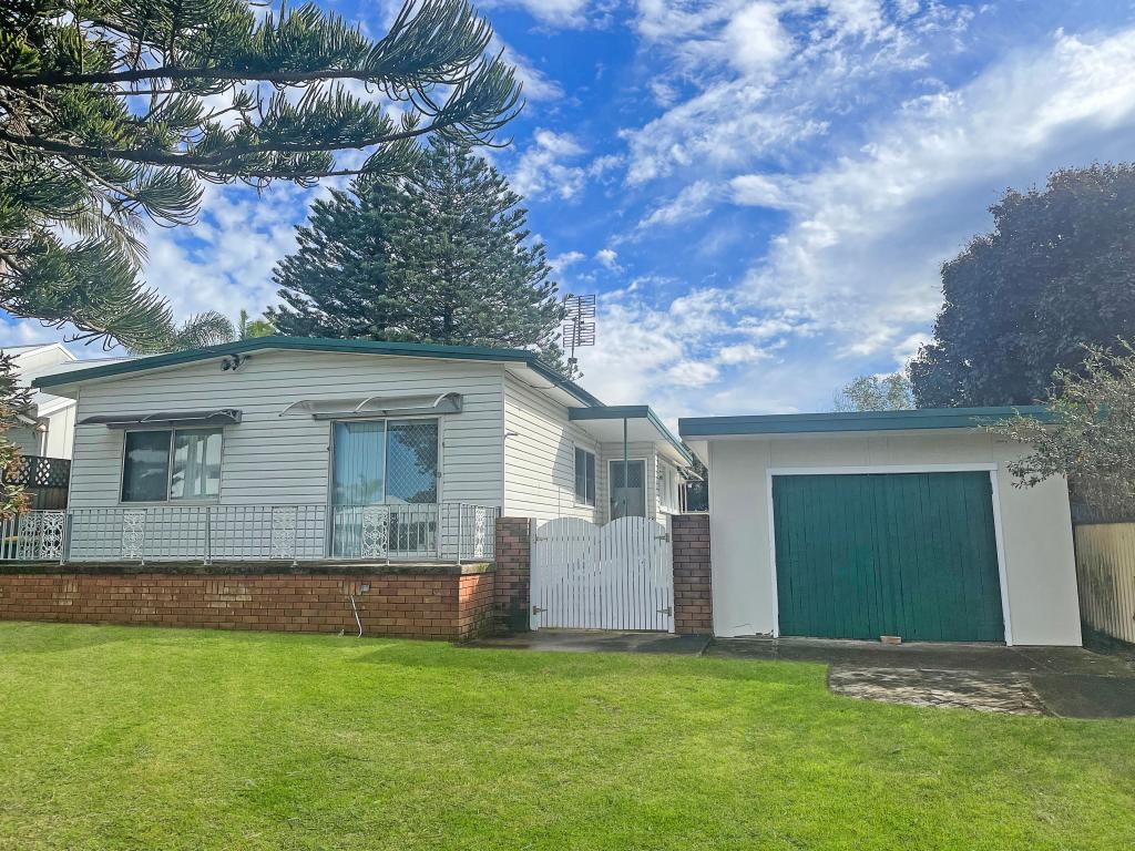 1 Mathews St, Norah Head, NSW 2263
