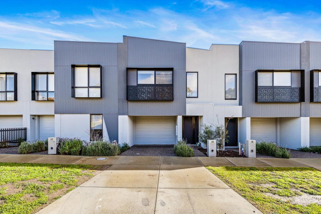 40 Ambassador Cct, Cranbourne South, VIC 3977