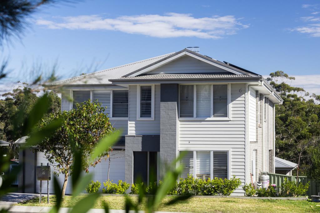 27 Iluka Cres, Narrawallee, NSW 2539