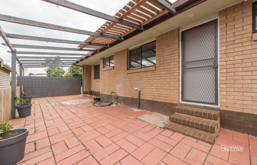 2/944 Ruthven St, Kearneys Spring, QLD 4350