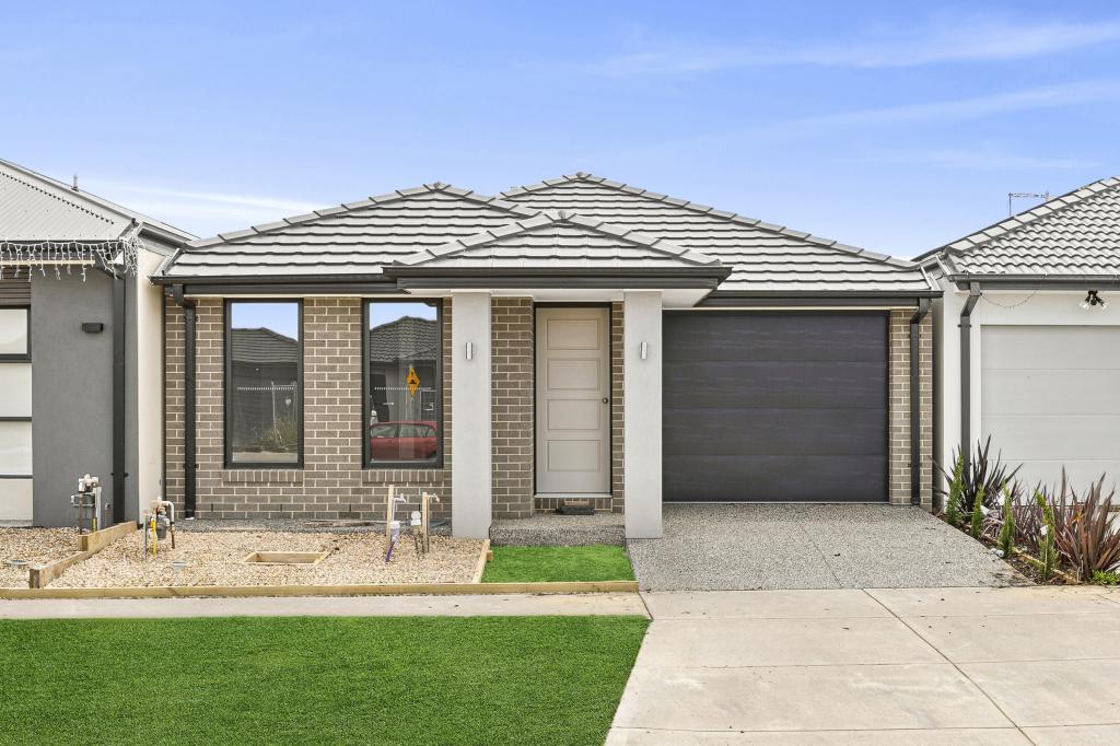 111 Bourbon Rd, Cranbourne East, VIC 3977