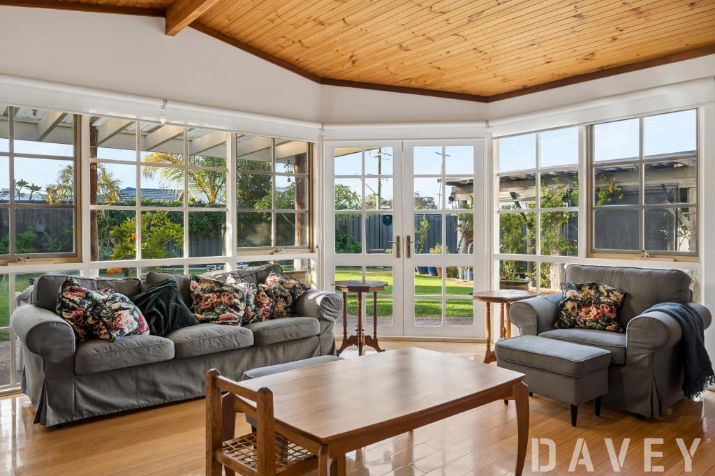2 Lennoxtown Rd, Duncraig, WA 6023