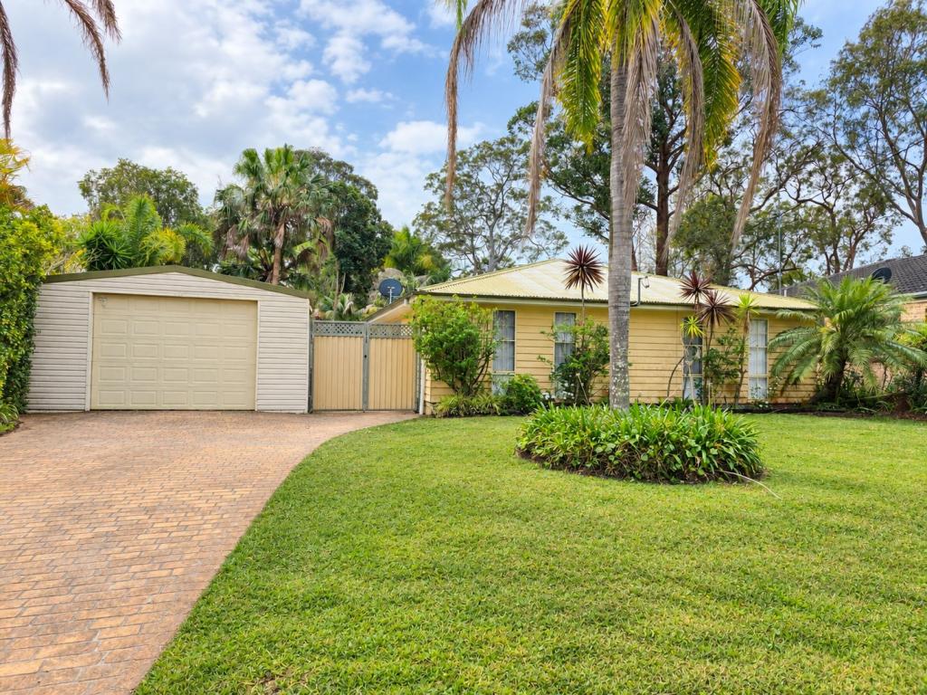 1a Teragalin Dr, Chain Valley Bay, NSW 2259