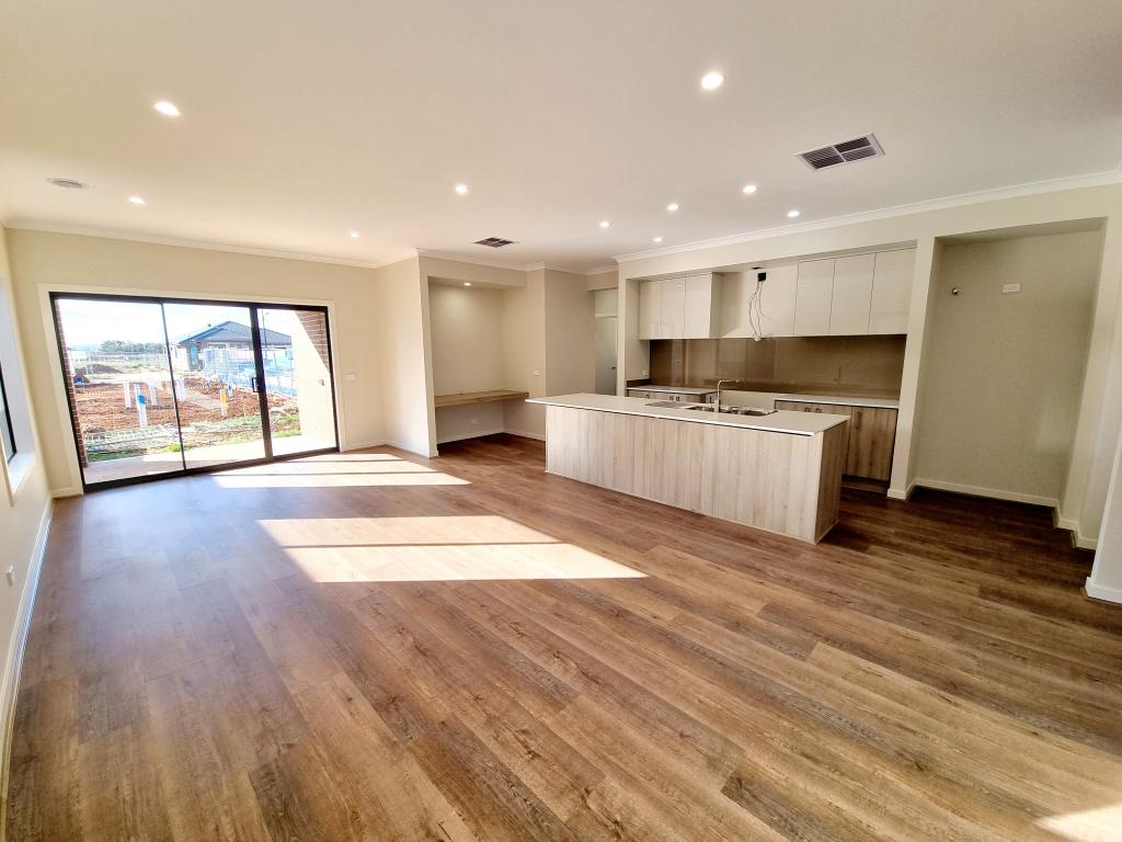 13 MERAPI GR, TRUGANINA, VIC 3029