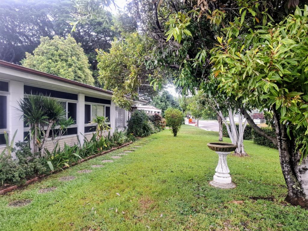 2 BROWNHILL ST, MUNDINGBURRA, QLD 4812