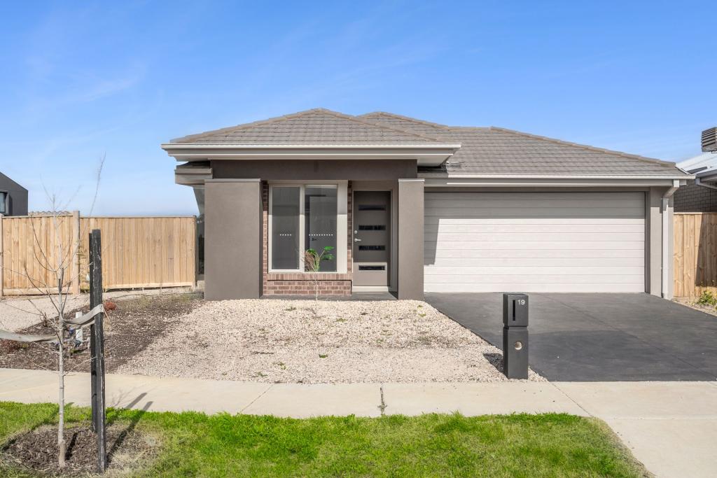 19 MARENTELLI AVE, ARMSTRONG CREEK, VIC 3217