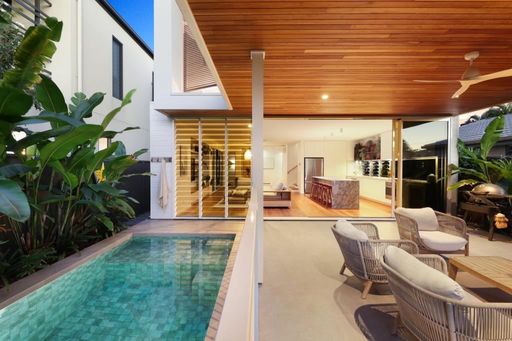 33 Dawn Pde, Miami, QLD 4220
