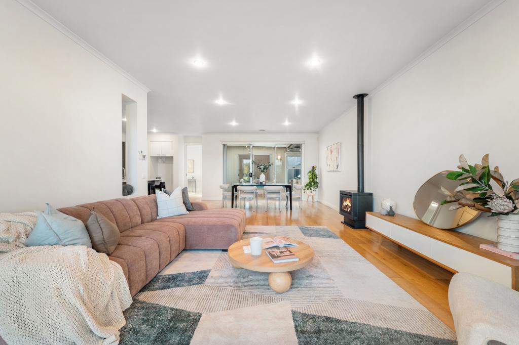19 Tyrrell Tce, Waterways, VIC 3195