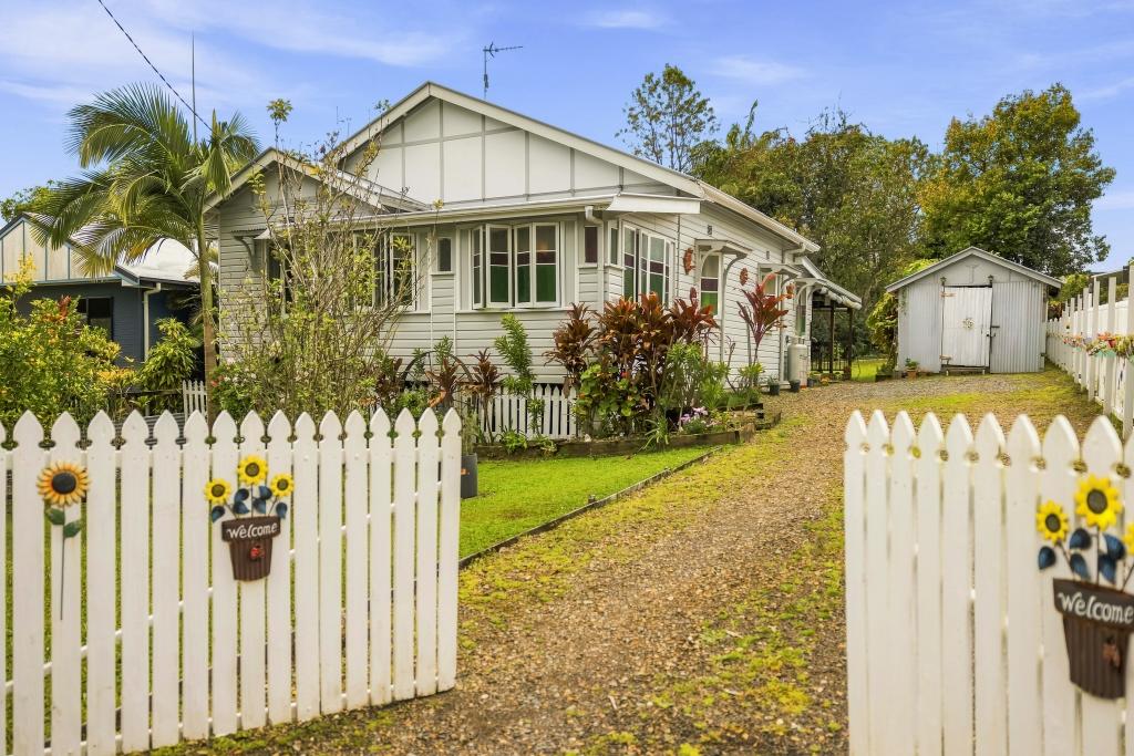 11 Pine St, Pomona, QLD 4568