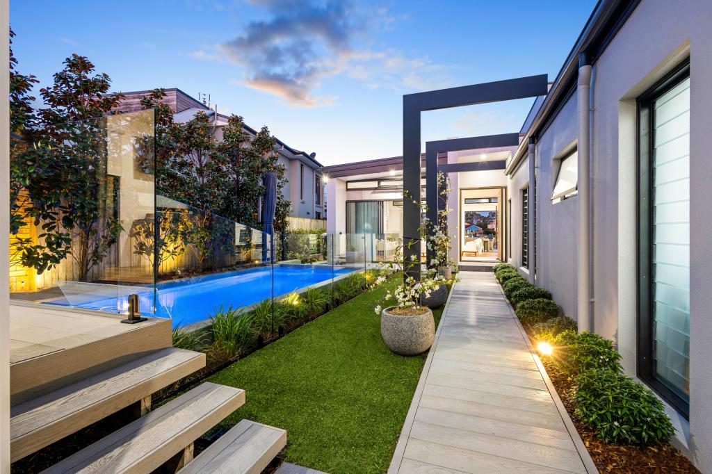 32 Coomaroo Cres, Minyama, QLD 4575