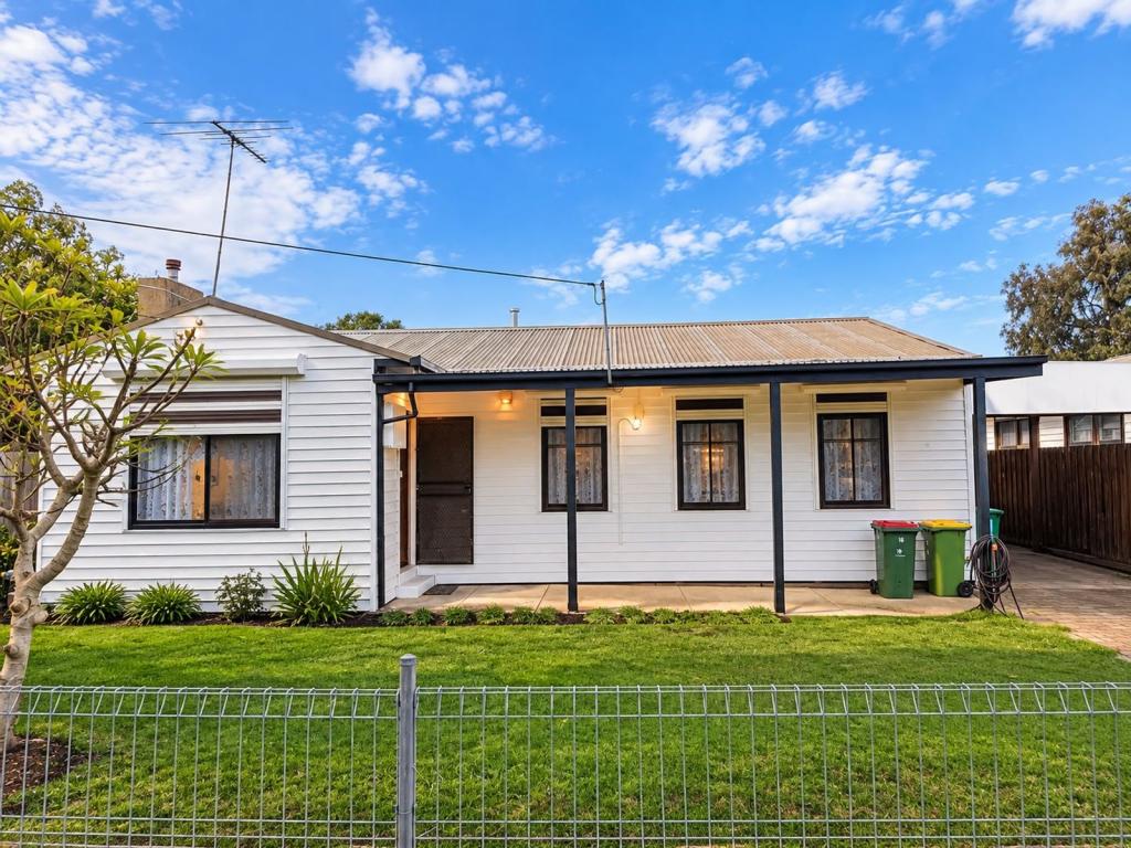 16 Stewart St, Braybrook, VIC 3019