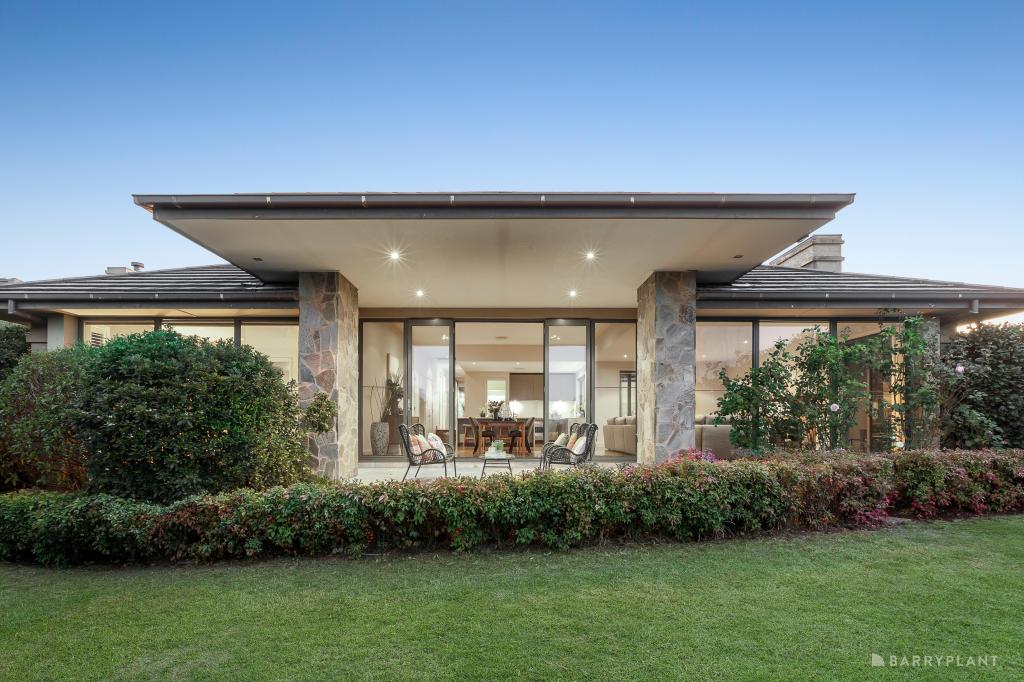 8 Carnoustie Lane, Chirnside Park, VIC 3116