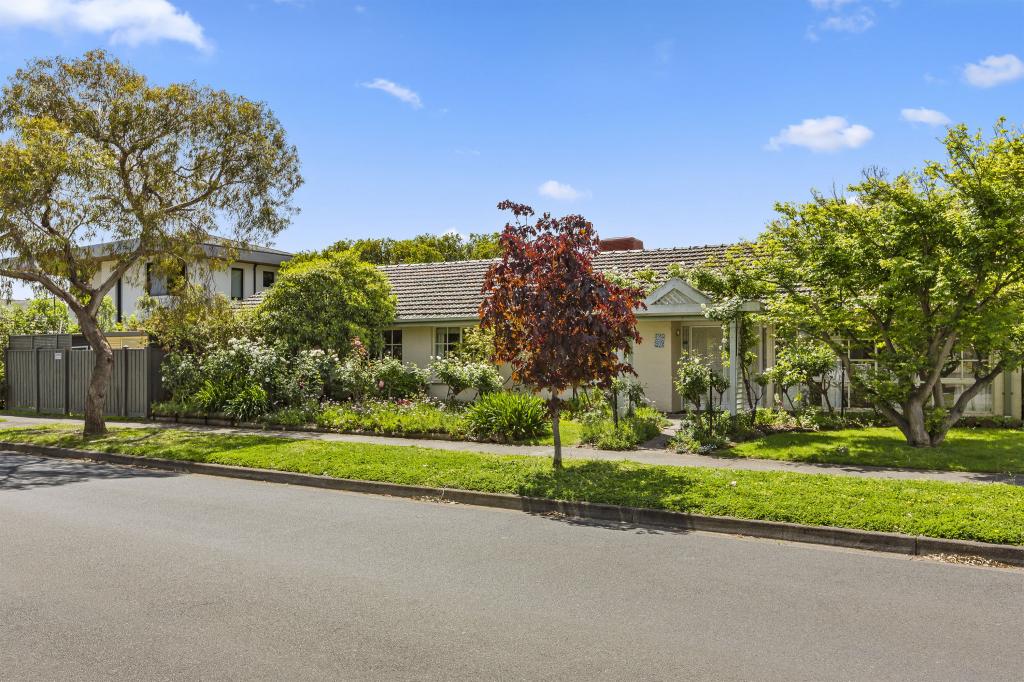 9 Cranleigh Gr, Mount Waverley, VIC 3149