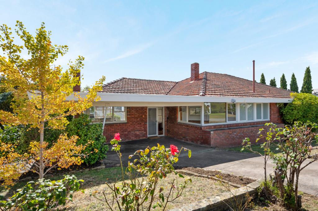 13 Heathcombe Cres, Sandy Bay, TAS 7005
