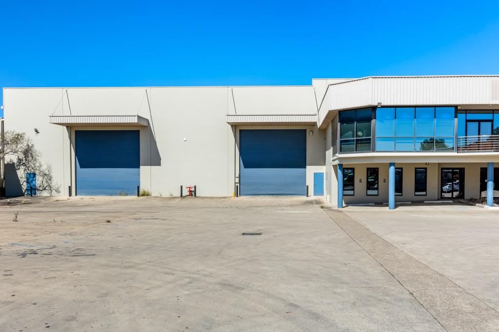 BUILDING 2/120-122 WARREN RD, SMITHFIELD, NSW 2164