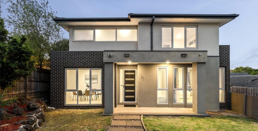 1/3 ACHERON ST, DONCASTER, VIC 3108