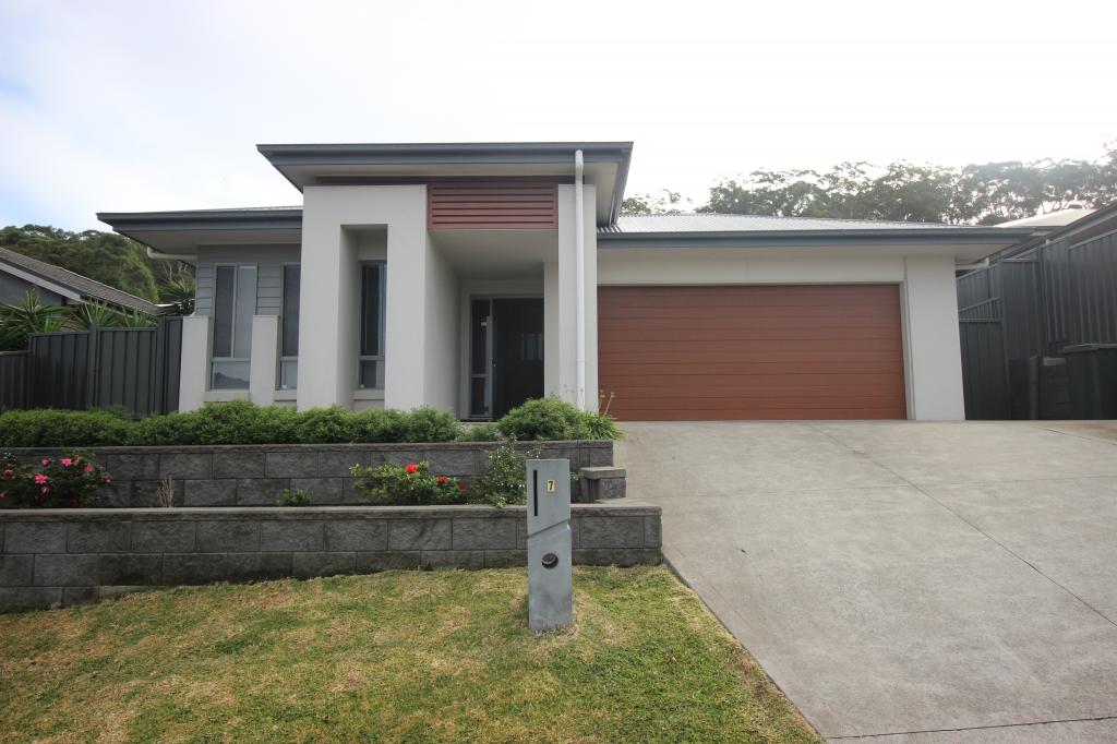 7 Medina Pl, Cameron Park, NSW 2285