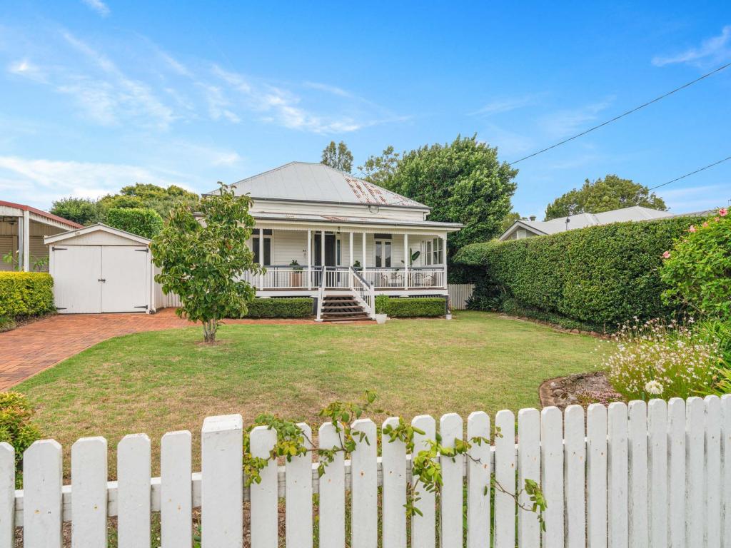 14 Perth St, Rangeville, QLD 4350