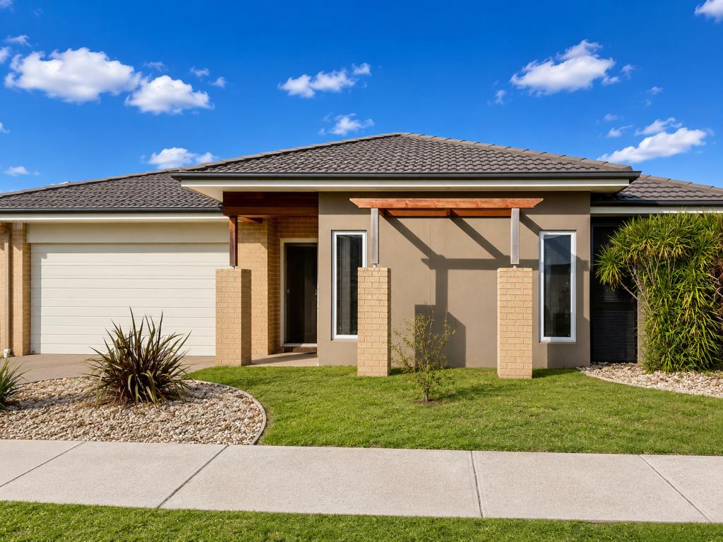 26 Beechtree Way, Cranbourne North, VIC 3977