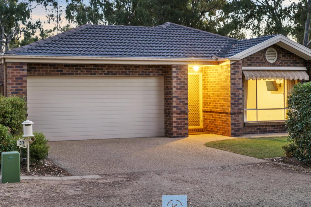 37 Hennessy St, Tocumwal, NSW 2714