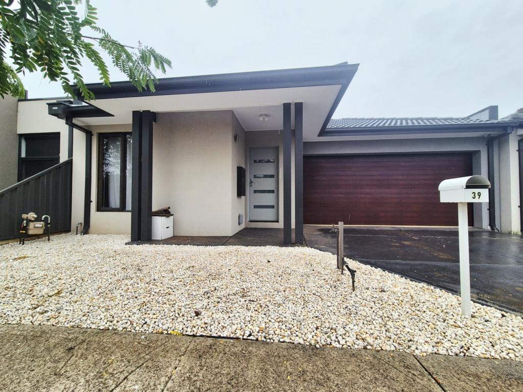 39 Claremont Ave, Rockbank, VIC 3335