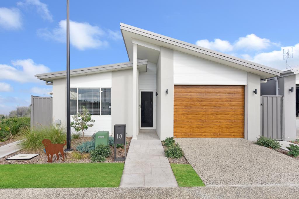 18 Waters Edge Way, Redhead, NSW 2290