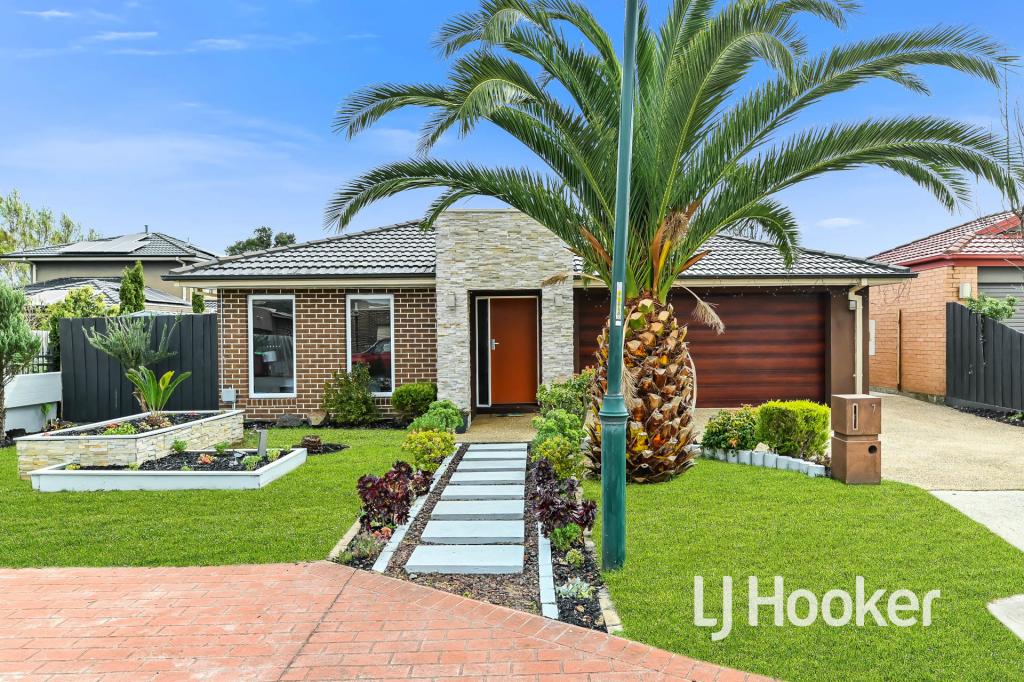 7 Aylesbury Ct, Hampton Park, VIC 3976