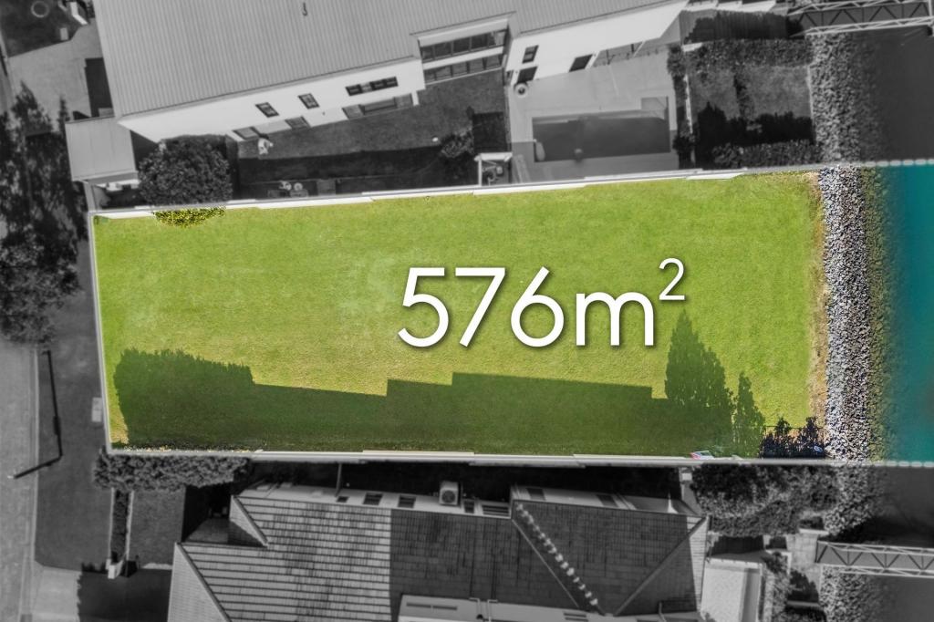 8806 THE POINT CCT, SANCTUARY COVE, QLD 4212