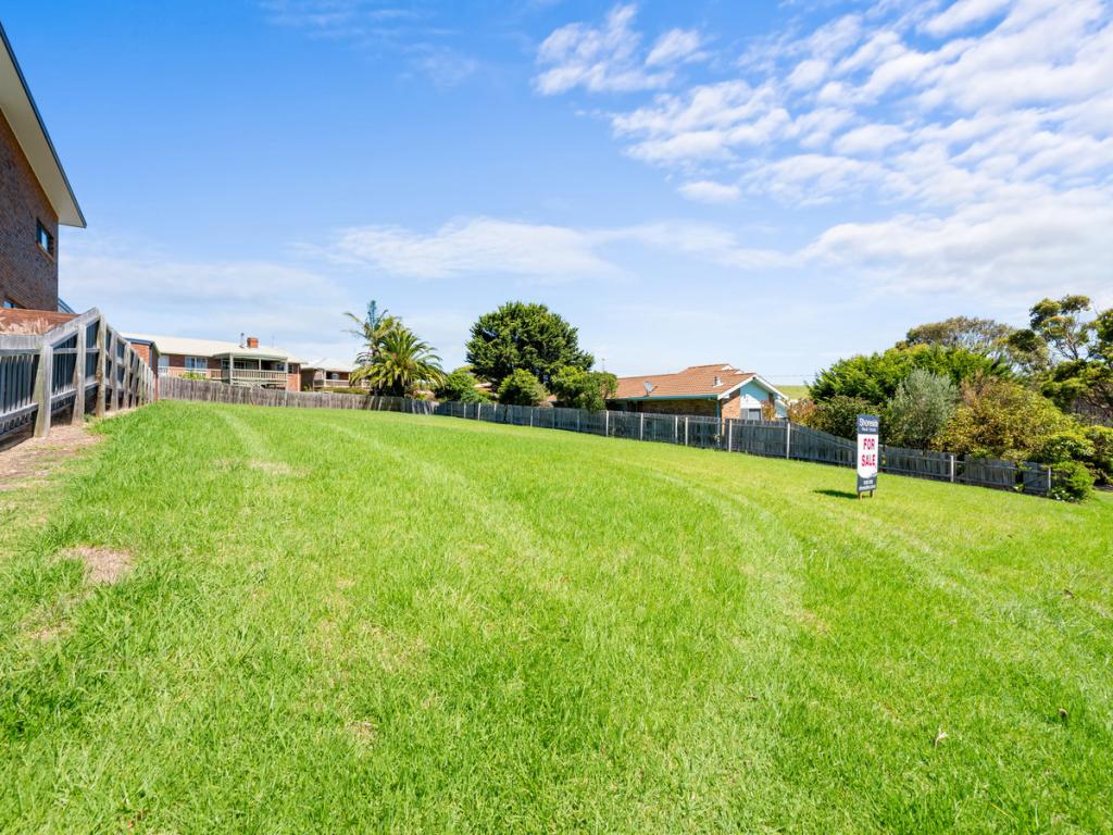 79 Lakeside Dr, Lake Tyers Beach, VIC 3909