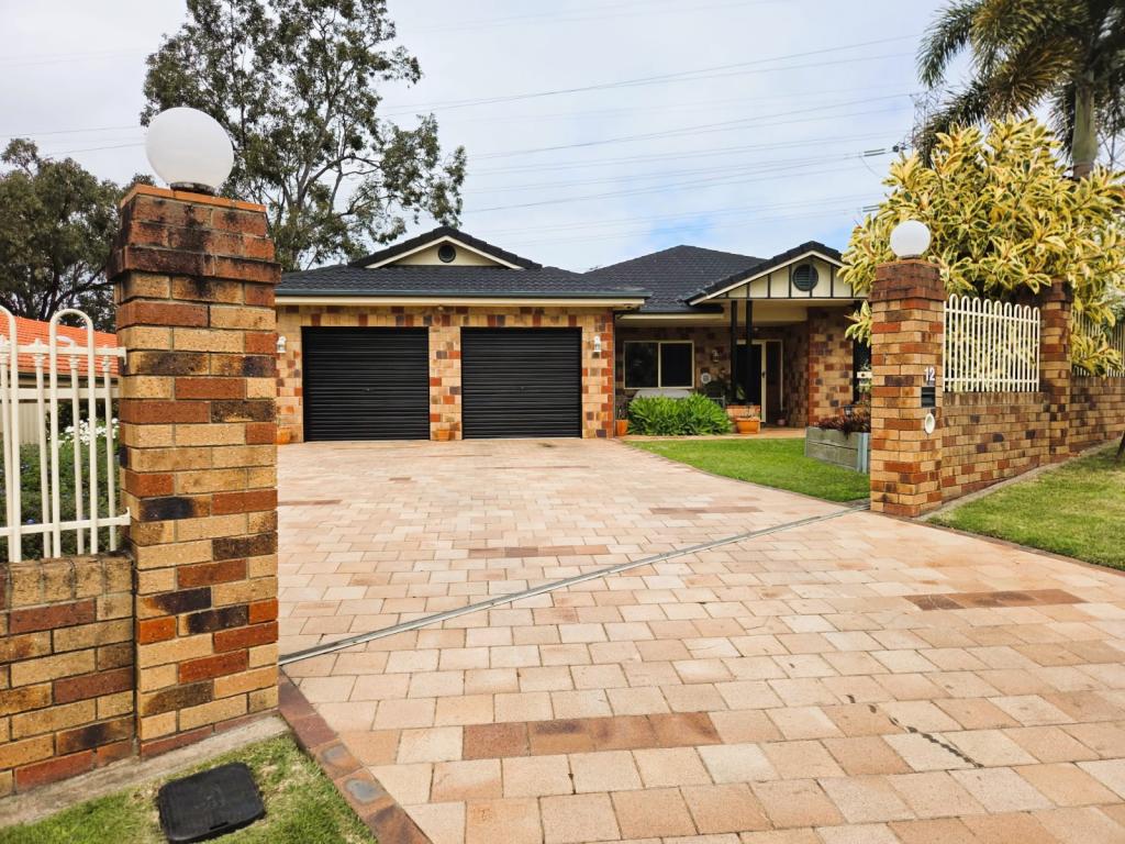12 Leopard Tree Cres, Sinnamon Park, QLD 4073