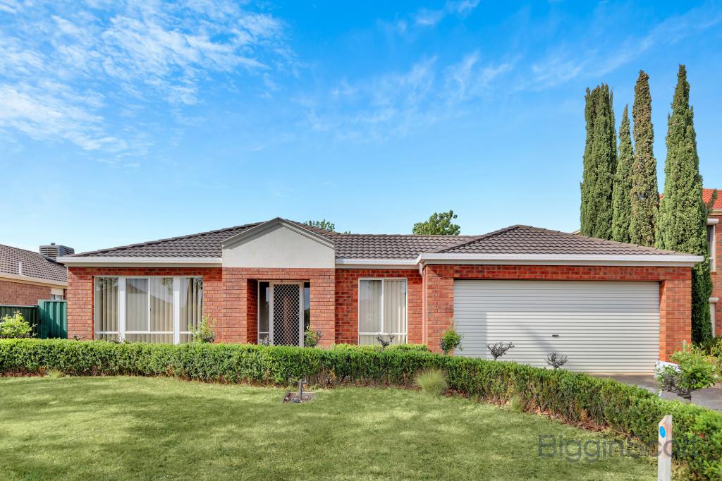 25 Strickland Cres, Burnside, VIC 3023