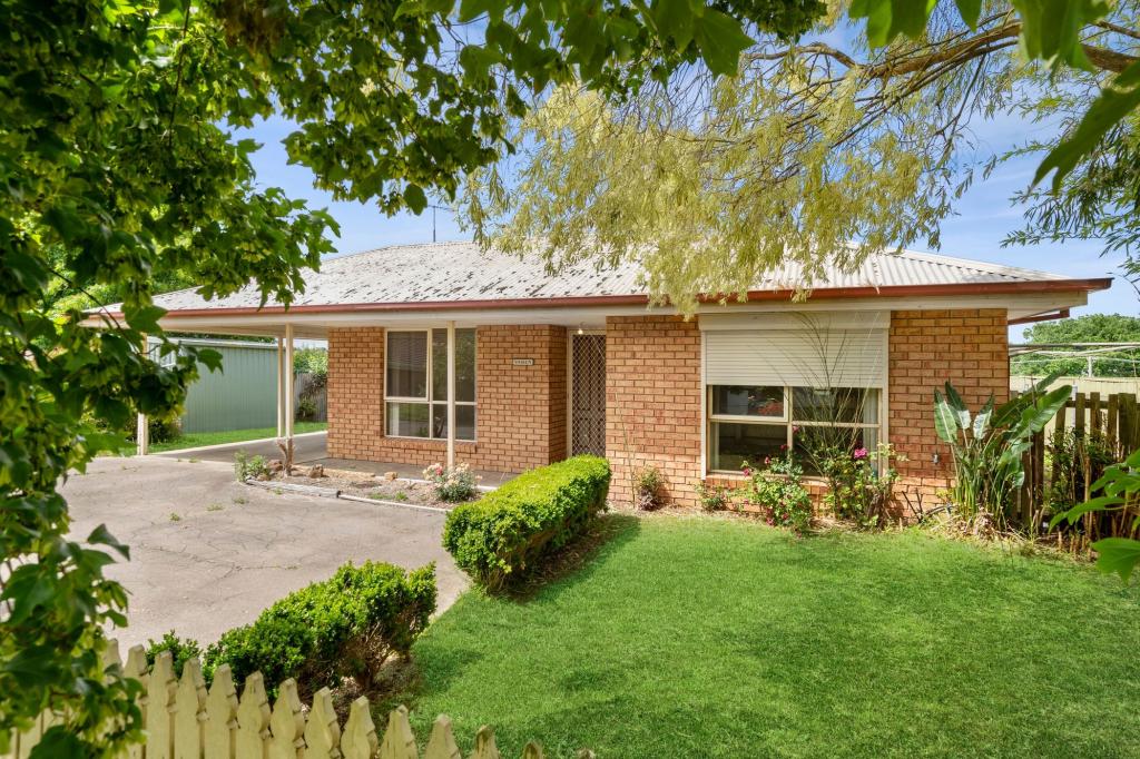 3 Rix Ave, Cobden, VIC 3266