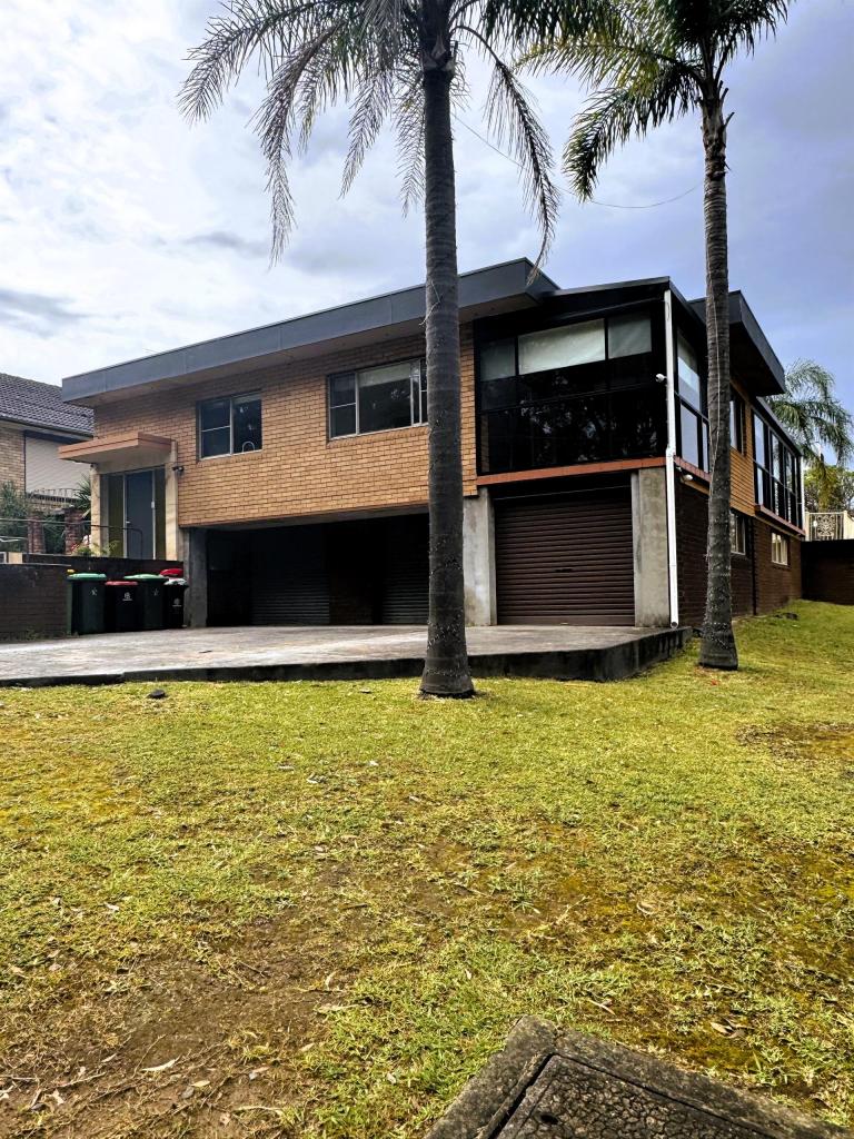 31 Hazel St, Georges Hall, NSW 2198