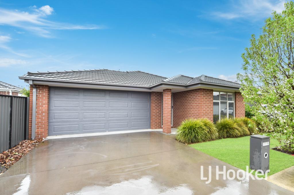 16 Hillsborough Cres, Berwick, VIC 3806