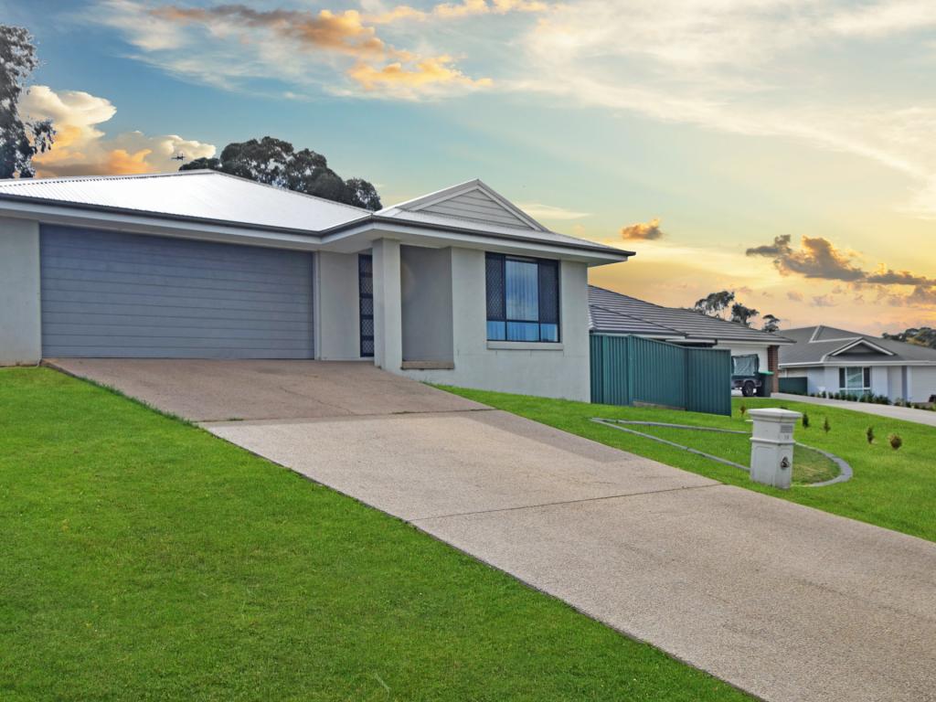 10 MOLLOY PL, YOUNG, NSW 2594