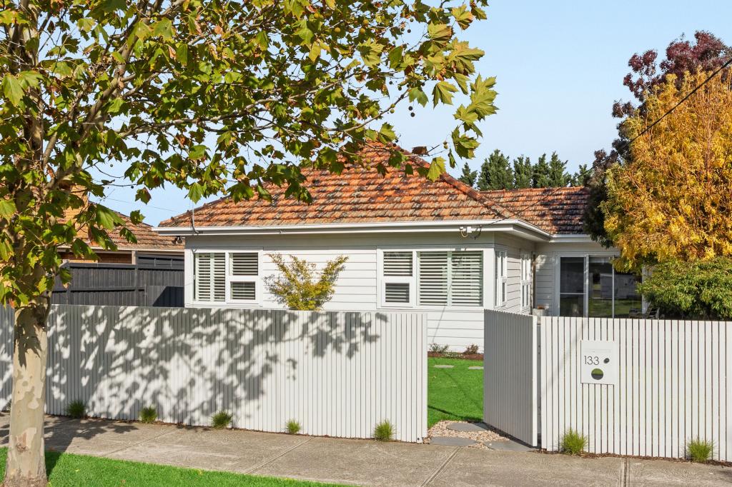 133 RATHCOWN RD, RESERVOIR, VIC 3073
