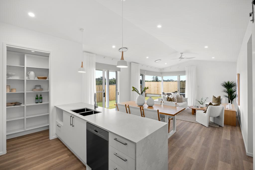 14 HOPPER ST, MALENY, QLD 4552