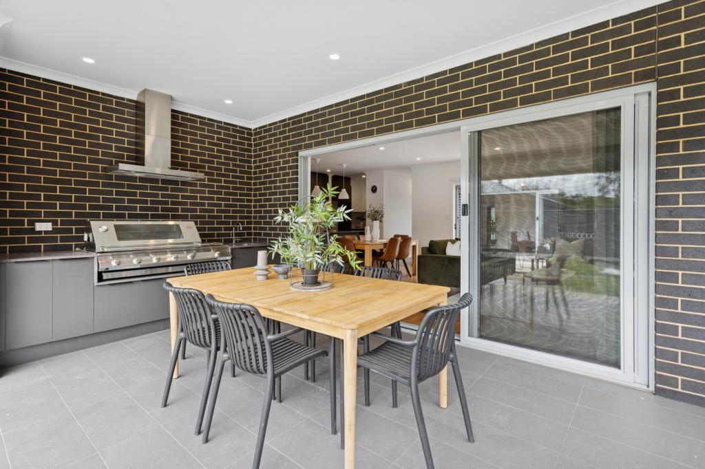 14 Warburton Rd, Valley View, SA 5093