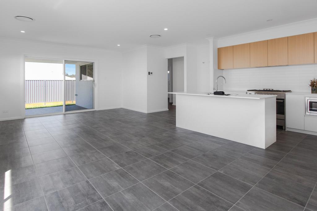 12 Staghorn St, Thrumster, NSW 2444