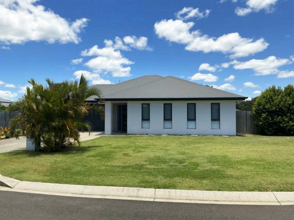 15 Periwinkle Cres, Toogoom, QLD 4655