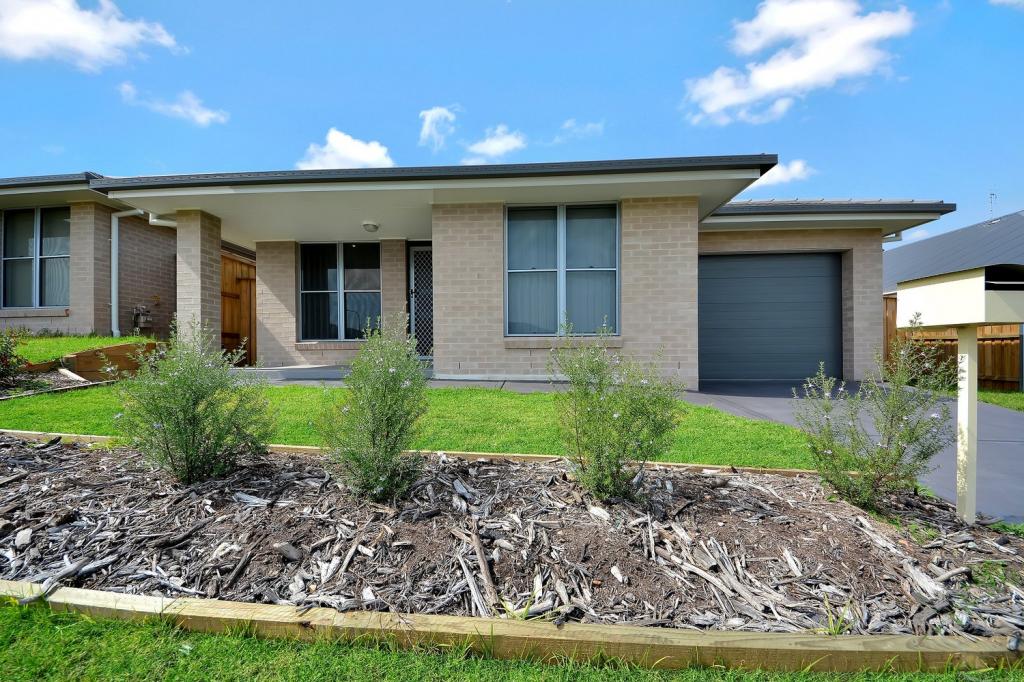 13 Oystercatcher St, Aberglasslyn, NSW 2320