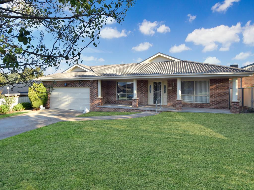 2 Hayden Pl, Young, NSW 2594