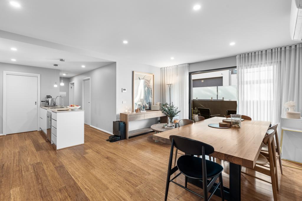 201/721 ELGAR RD, DONCASTER, VIC 3108