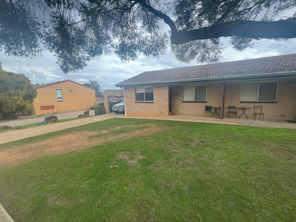 2/16 Malaya Dr, Tolland, NSW 2650