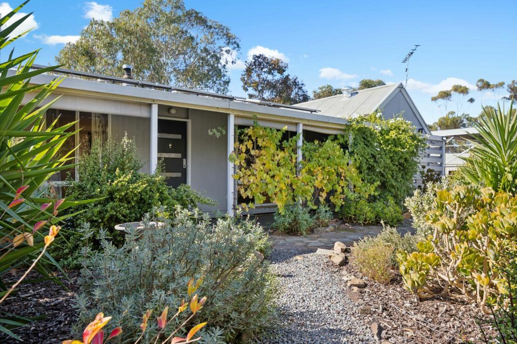 16 Nursery Rd, Kanmantoo, SA 5252