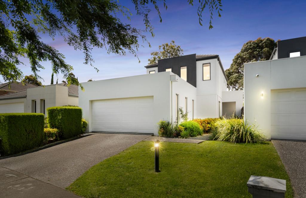 2 Sovereign Manors Cres, Rowville, VIC 3178