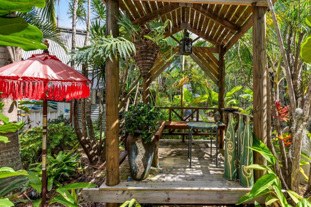 12-16 KENNEDY AVE, RUSSELL ISLAND, QLD 4184