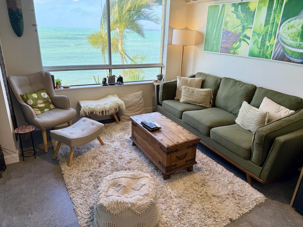 17 Buccaneer Dr, Urangan, QLD 4655